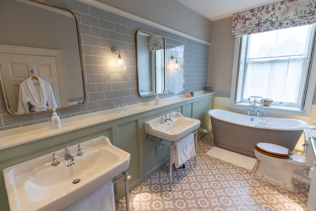 Cuckney-House-Bridal-Suite-Bathroom---Rachel-McLane-Ltd